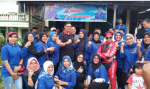 Kader Partai Demokrat Kabupaten Solok foto bersama dengan Anggota DPR-RI Mulyadi