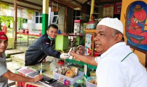IKA dan Unand Bagi 300 Botol Hand Sanitizer Antisipasi Penyebaran Covid19
