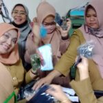 Antisipasi Covid19, HM Nurnas Bersama FWP-SB Bagikan Masker