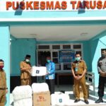 Turun ke Dapil, Muhayatul Serahkan Bantuan 450 Set APD