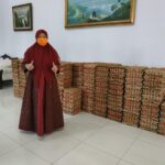 Aksi Nyata, Nevi Zuairina Bagikan 9000 Paket Sembako dan Beli Produk UMKM