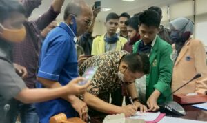 Tolak HIP, Aliansi BEM-SB Datangi DPRD Sumbar