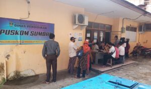 Carut Marut PPDB, Puluhan Orang Tua Murid Kembali Datangi Posko Disdik Sumbar