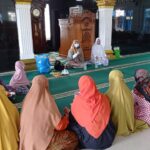 Nevi Zuairina Pererat Silaturahmi dengan Komunitas Majelis Ta’lim di Pariaman