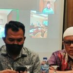 Dua Kepala Daerah Pakai Zoom Meeting  Presentasi Monev
