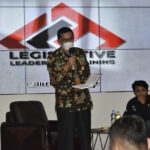 Sekwan DPRD Sumbar, H. Raflis, SH, MH, mewakili Wakil Gubernur (Wagub) Sumbar menjadi narasumber acara legislatif leadhership training ( LLT)