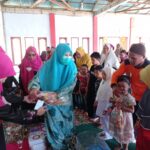 Nevi Zuairina Bersama PW ALPIND Berikan Trauma Healing Untuk Anak-Anak Lokasi Bencana Malampah Pasaman
