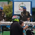 Jajaran Denpom I/4 Serentak Bagikan 100 Paket Pabukoan pada Ramadhan 1443 H