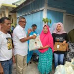 Andre Rosiade Bagikan Puluhan Ribu Paket Sembako