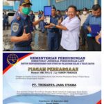 KSOP Teluk Bayur Berikan Piagam Pelayanan Terbaik PT. Trikarya Jasa