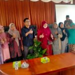 Nevi Zuairina Silaturahmi Dengan Masyarakat Terdampak Gempa di Pasaman