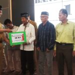Gubernur Serahkan Bantuan 700 ton Benih Padi dan Jagung Kepada Beberapa Keltan Di sumbar