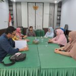Kolaborasi Mencerdaskan, Mahasiswa Departemen Politik FISIP Magang di KI Sumbar
