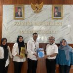 PPID Dharmasraya Serahkan Laporan Layanan Informasi Publik Tahun 2022 kepada KI Sumbar