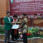 Dr Prim Haryadi Ingatkan Alumni Baru FH UNAND Jaga Integritas