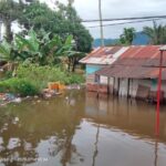 H. M. Tauhid salurkan 100 Bungkus Nasi untuk Korban Banjir di Batipuh Panjang