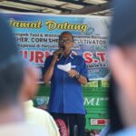 Nurnas Bersama Ferdinal Asnim Serahkan Alsintan pada Kelompok Tani