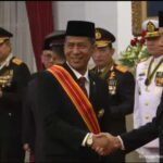 Presiden Sematkan Bintang Mahaputra Adipradana kepada Prof Saldi, Kolega Ramai Ucapkan Selamat