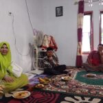 Hj. Nevi Zuairina Memfasilitasi Serah Terima Simbolis Bantuan Tanggung Jawab Sosial Lingkungan ke Keltan Maju Basamo Nagari Languang