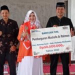 Hj. Nevi Zuairina Salurkan Bantuan pembangunan Mushalla Ar Rahman Talao Mundam di Kabupaten Padang Pariaman