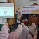 Hj. Nevi Zuairina Menghadiri Seminar Parenting Bersama Wali Murid SDIT An Nadzir Payakumbuh