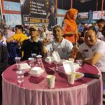 TKD AMIN Sumbar Nobar Debat Cawapres Ambil Momen Berbaur dengan Warga