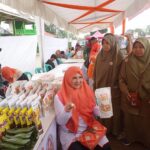 Kunjungan Hj. Nevi Zuairina ke Bazar UMKM BPJE PKS Sumbar, Memberi Dorongan Kreativitas dan Peningkatan Skala Usaha