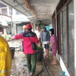 Semen Padang Kerahkan TRC dan Karyawan Bantu Warga Terdampak Banjir