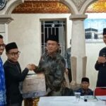 Safari Ramadhan bersama Gubernur, KI Sumbar Salurkan Sedekah Al Quran
