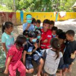 PMI Hibur Anak-Anak di Kampung Langgai dan Batu Bala, Ajak Main dan Bernyanyi Bersama