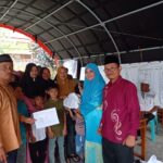 Kunjungan Hj. Nevi Zuairina ke Posko Korban Banjir Lahar Dingin di Nagari Bukik Batabuah, AGAM, Menghibur dan Menyampaikan Paket Ramadhan dan Idul Fitri