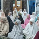 Ikuti Wirid Pengajian, Calon Walikota Padang Fadly Amran di Sambut Hangat Jama’ah Mushalla Al Anahaar
