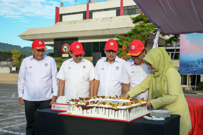 pt-semen-padang-optimistis-bangkit-pada-hut-ke-67-nasionalisasi