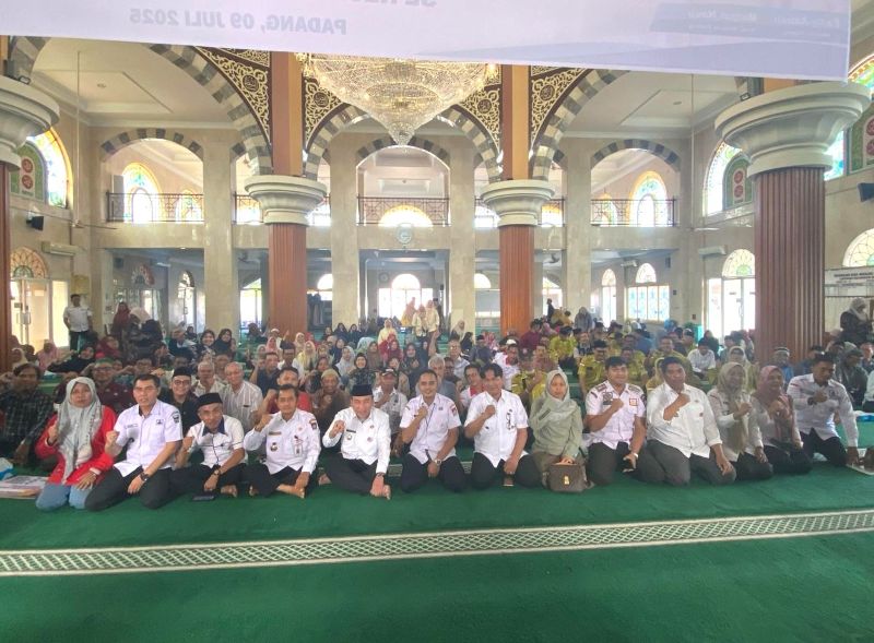 maigus-nasir-serahkan-dana-operasional-rp625-juta-untuk-rt/rw-dan-kader