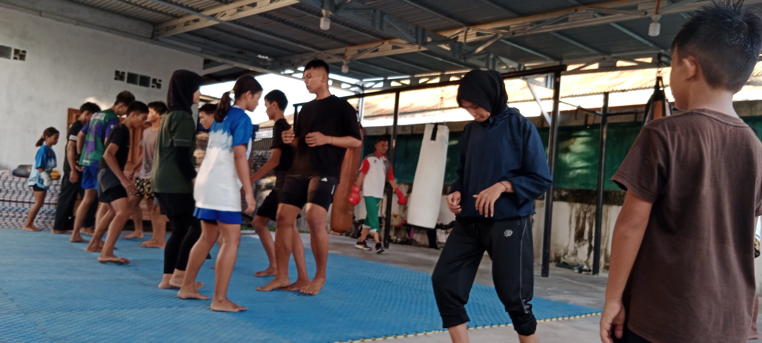 camp-hulubalang-olahraga-minangkabau-berbenah-jelang-kejurda-kickboxing-walikota-cup-2025