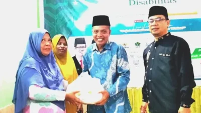 baznas-kota-pariaman-bagikan-150-paket-sembako