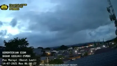 Marapi Erupsi Dini Hari, Warga Waspadai Bahaya Lahar, Abu