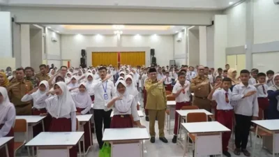 sekolah-rakyat-dimulai-di-padang,-siswa-kurang-mampu-akhirnya-bersekolah