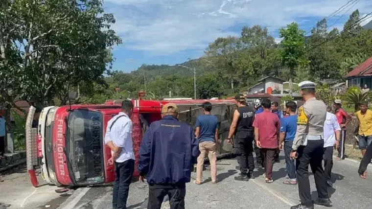 mobil-damkar-kab.-solok-kembali-alami-kecelakaan