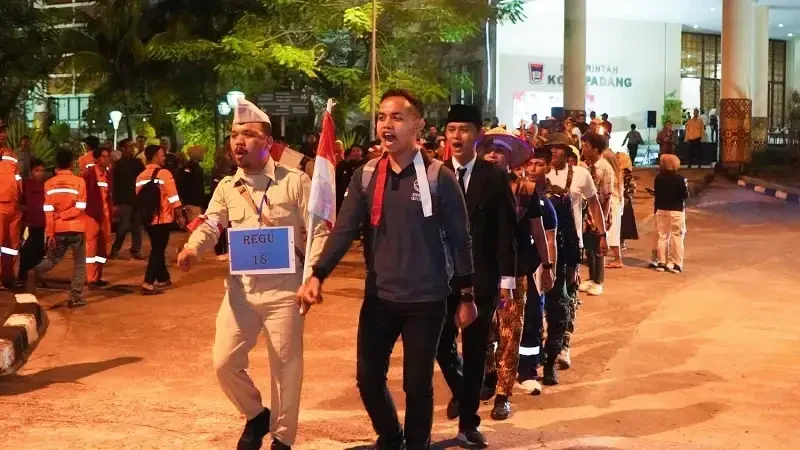 ratusan-peserta-ikuti-napak-tilas-jejak-bagindo-aziz-chan