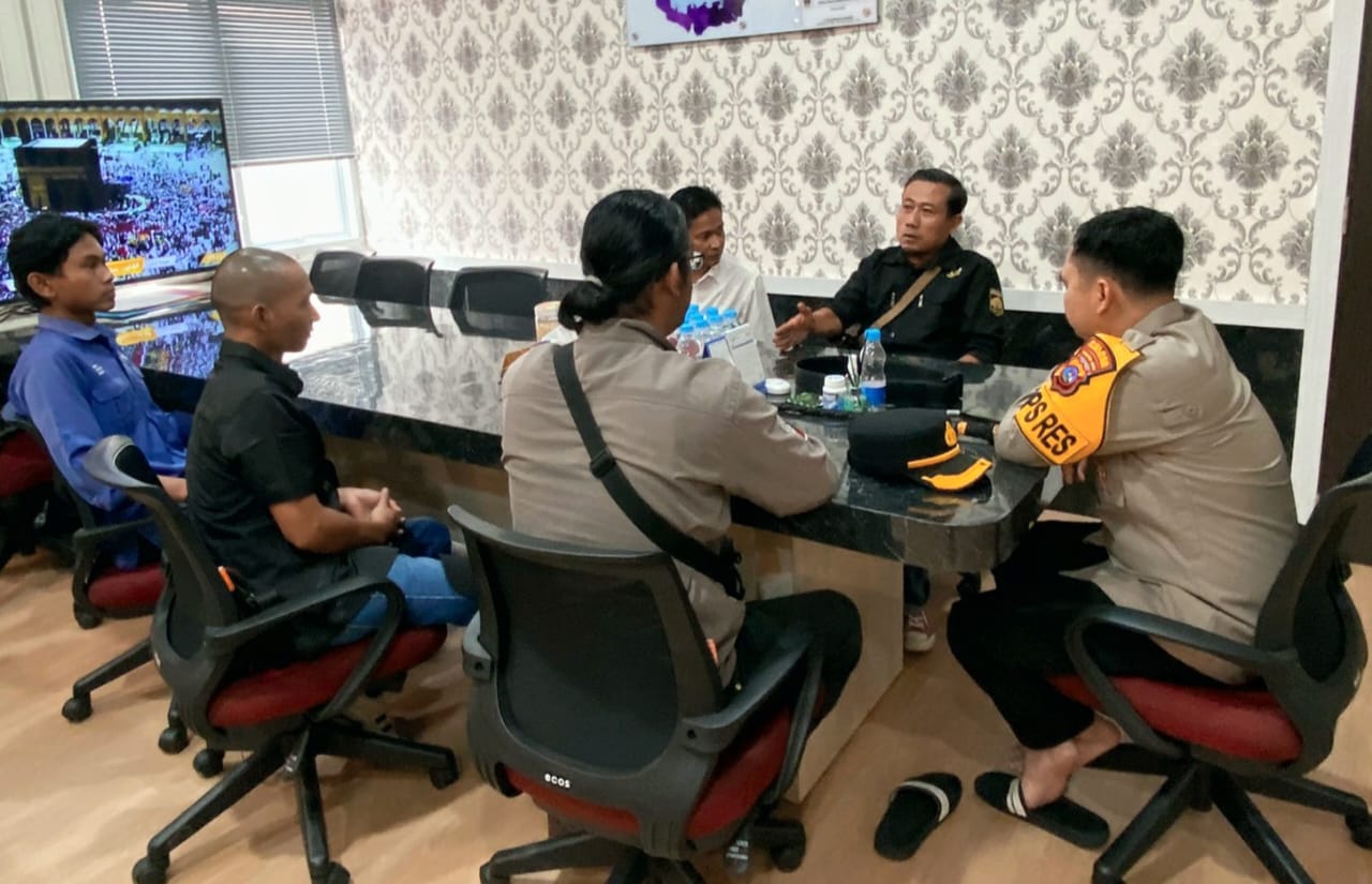 kunjungan-dan-silahturahmi-dpc-spri-solok-selatan,-datangi-mapolres