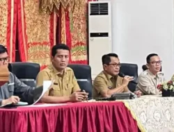 Bupati Tindak Pungli Seragam, Ancam Copot Kepala Sekolah