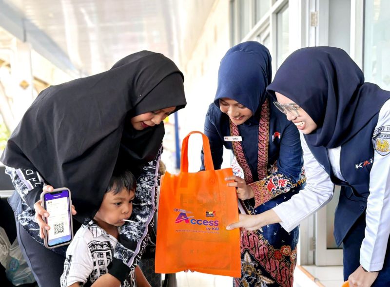 kai-sumbar-rayakan-hari-anak-nasional-di-stasiun-padang