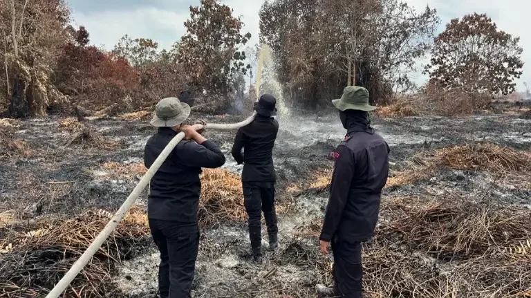sigap-atasi-karhutla,-brimob-polda-riau-dapat-apresiasi-dari-dansat-brimob