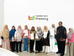 BDI Padang Serahkan Sertifikat HAKI ke Tenant, Ini Pesan Penting dari Renchmark