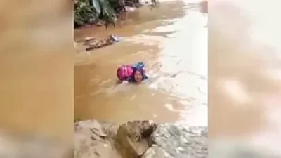 menyeberangi-derasnya-sungai-demi-pasien:-kisah-pengabdian-bidan-dona-di-pasaman