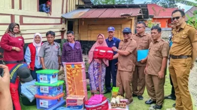 Dinsos Agam Respons Cepat, Salurkan Bantuan Korban Kebakaran Canduang