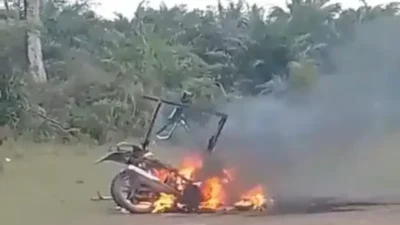 Warga Geram Bakar Motor, Pencurian Sawit Resahkan Pasaman Barat
