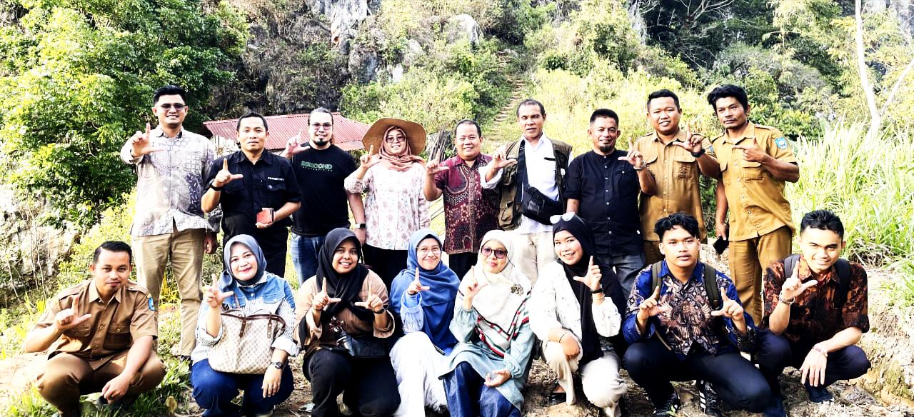 tim-pkm-fisika-unp-inisiasi-pembuatan-peta-geowisata-hutan-batu-desa-lumindai