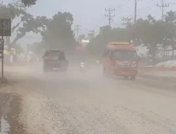 Kabut Debu Jalanan Lintas Sumatera Ancam Warga dan Ekonomi